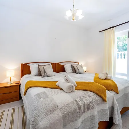 Tatil Evi Coolhouses Algarve Luz,3 Bed Townhouse, Lovely Sea View, Walking Distance To Beach, Casa 24 Lbc