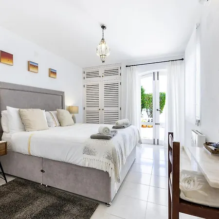 Coolhouses Algarve Luz,3 Bed Townhouse, Lovely Sea View, Walking Distance To Beach, Casa 24 Lbc Nyaraló