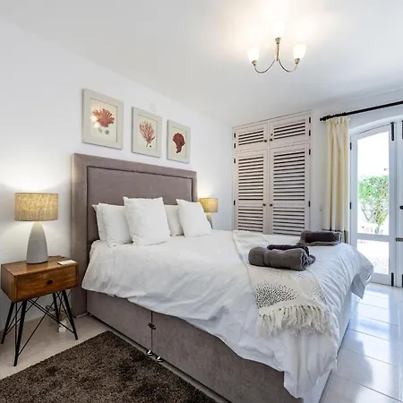 Casa de Férias Coolhouses Algarve Luz,3 Bed Townhouse, Lovely Sea View, Walking Distance To Beach, Casa 24 Lbc *
