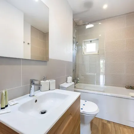 Coolhouses Algarve Luz,3 Bed Townhouse, Lovely Sea View, Walking Distance To Beach, Casa 24 Lbc